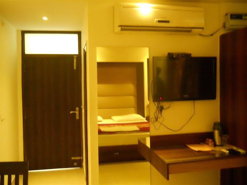 Hotel Shri Vinayak In City Centre At New Delhi Railway Station-By Rcg Hotels Екстер'єр фото